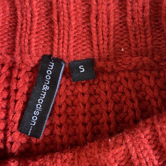 Red moon&madison sweater *SOLD* - Picture 3 of 3